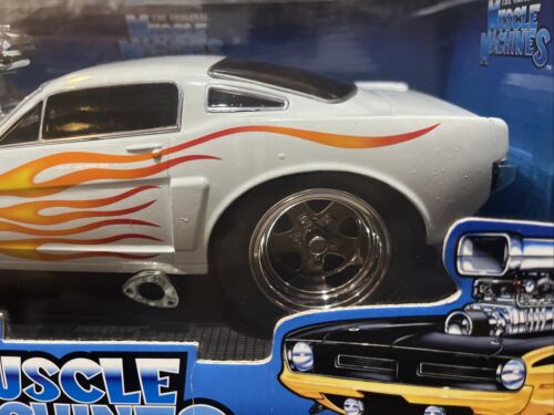 1966 MUSTANG '66 WHITE WITH FLAMES & BLOWER 1/18 MUSCLE MACHINES DIECAST CAR - Picture 4 of 11