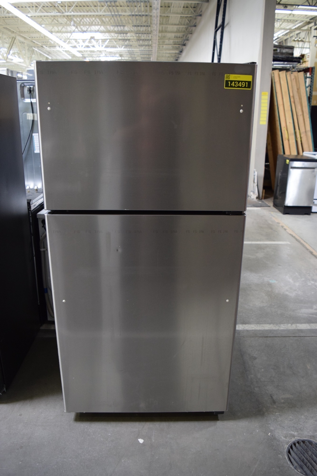 GE GTS22KYNRFS 33" Stainless 21.9 Cu. Ft. TopFreezer Refrigerator NOB