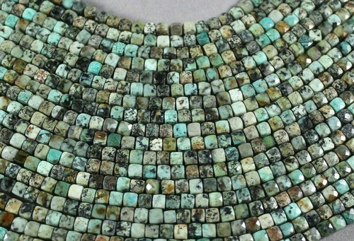 NATURAL AFRICAN 'TURQUOISE' JASPER 4MM LIGHTLY FACETED BLOCK CUBE BEADS 16" - 第 1/2 張圖片