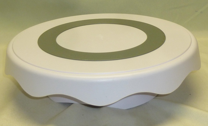 Wilton High & Low Lazy Susan Cake Decorating Pie Dessert Turntable White EUC