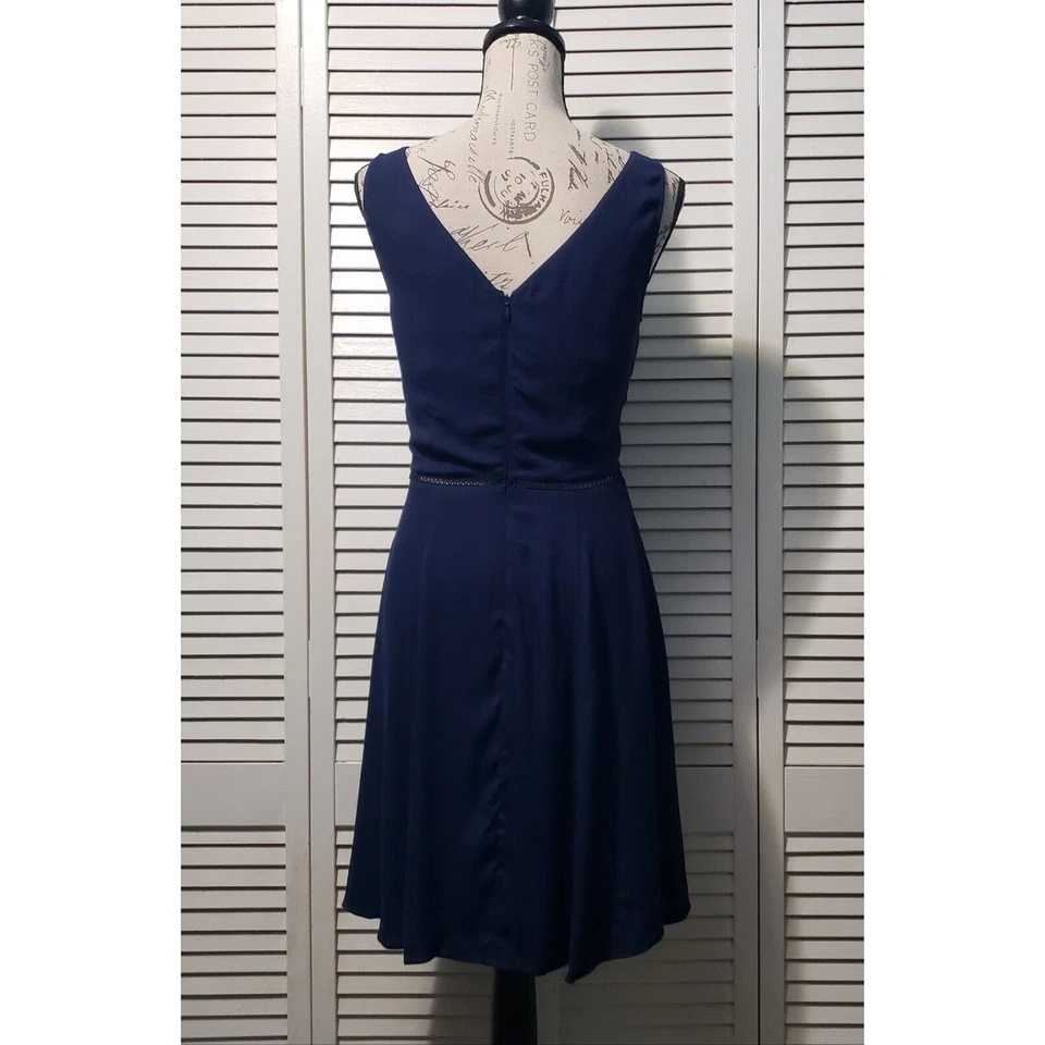 Vestido Naf Naf sin mangas para mujer talla 38 (S) azul marino apliques ajuste y acampanado Foto 4 de 4