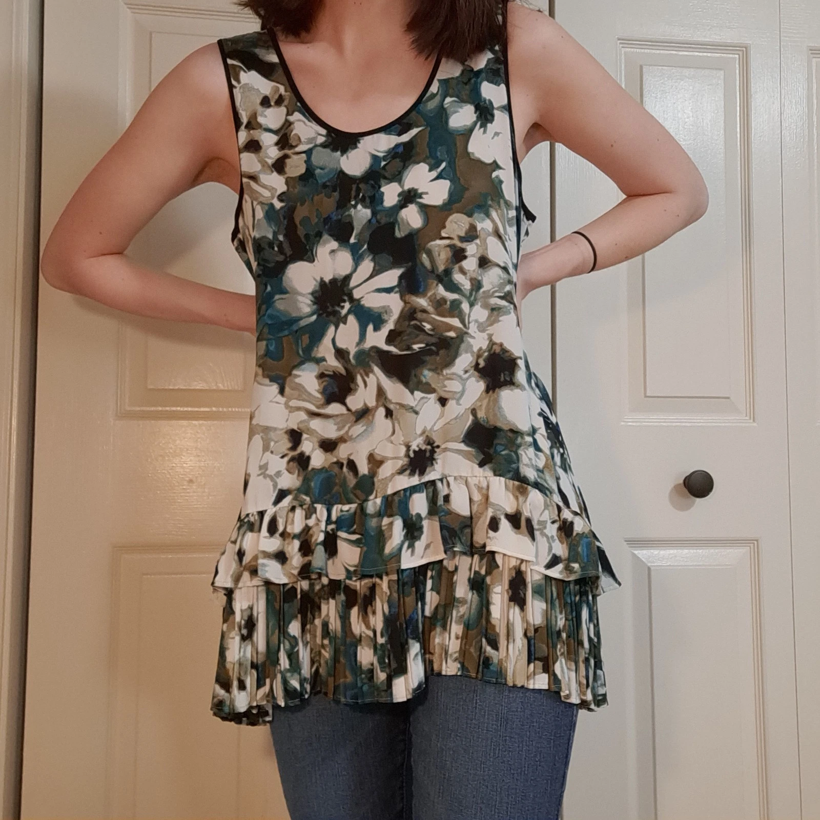logo by lori goldstein sleeveless floral top