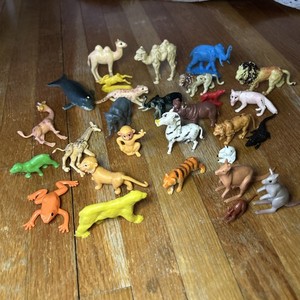 Vintage Plastic African Animals Lot Of 27 Animals Lions, Tigers And Bears Oh My!