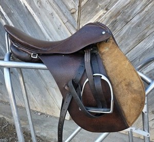 17/32 Stubben By Brentwood For Tex Tan Dressage Saddle W/Pencil Knee Rolls