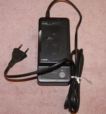 Akku Ladegerät Hitachi Model VM-AC85E