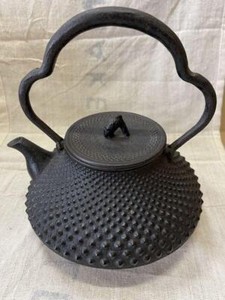 078 Nambu Ironware Kikusendo Iron Kettle 1 customer