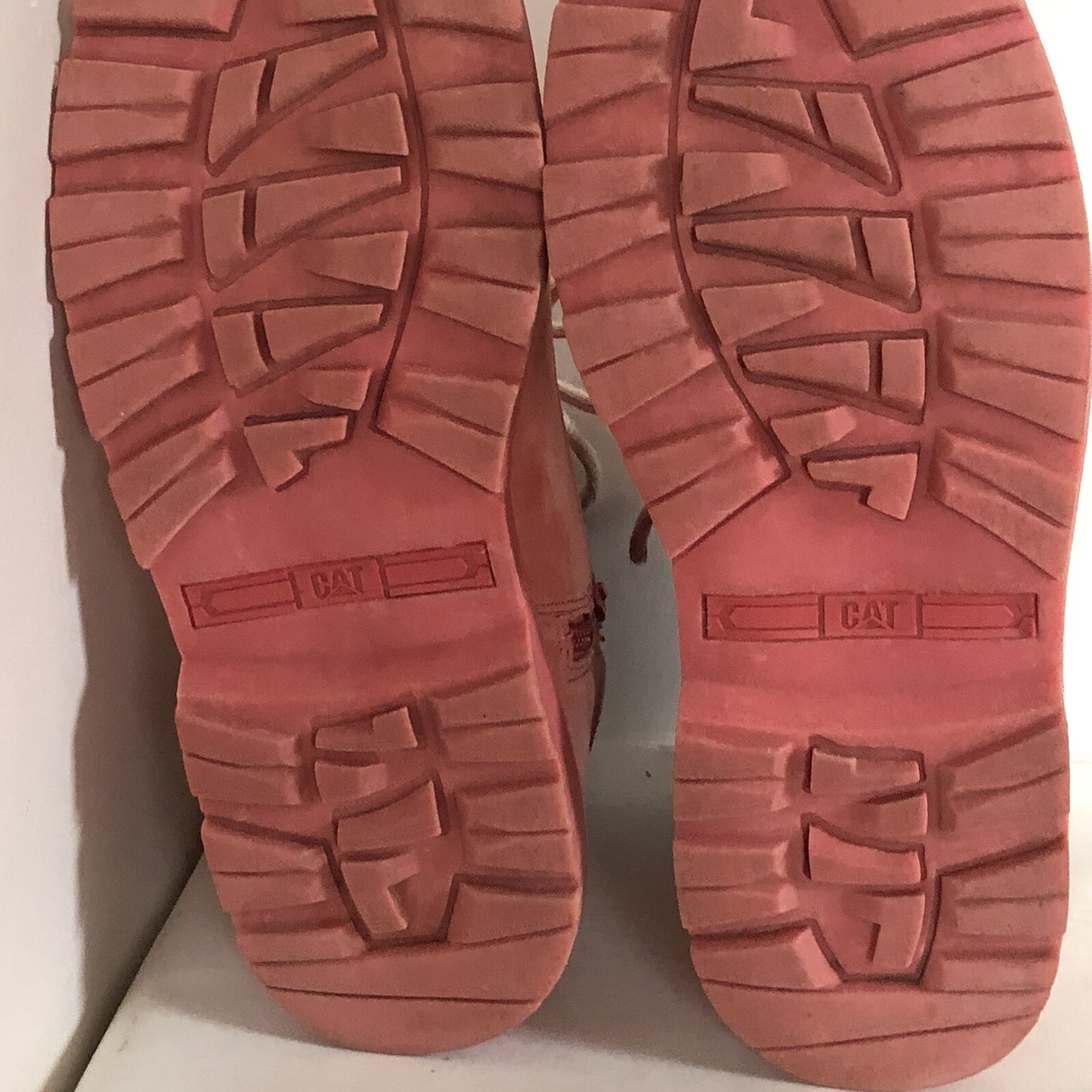 Caterpillar cat women’s size 4.5 ankle boots pink suede lace up Wide
