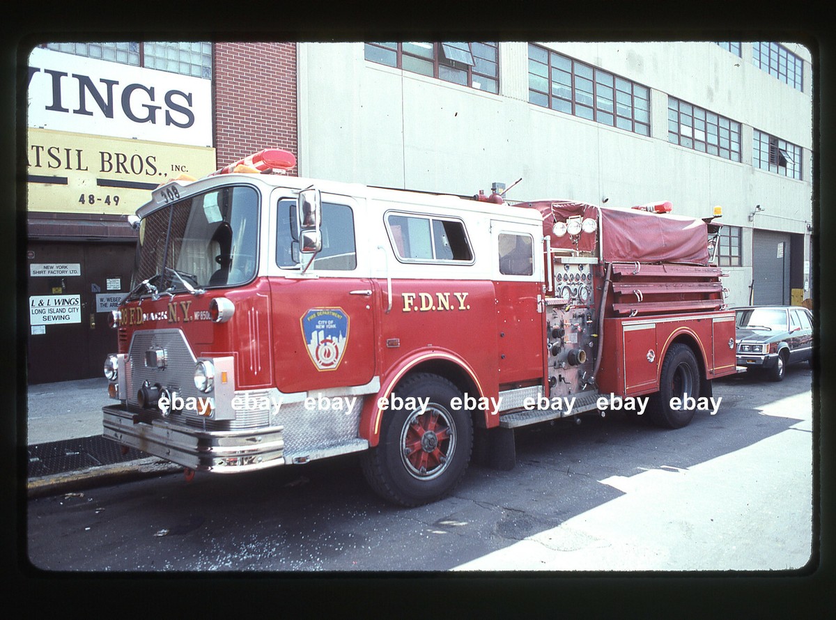 洋書 MACK FIRE APPARATUS Mack Tilt Cab Fire Apparatus | John M. Malecky