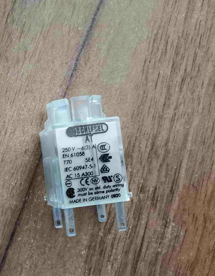 SCHLEGEL IEC60947-5-1 IEC 60947-5-1 T70 5E4 250V 6(3)A 4 feet CONNECTOR - Image 2 of 2