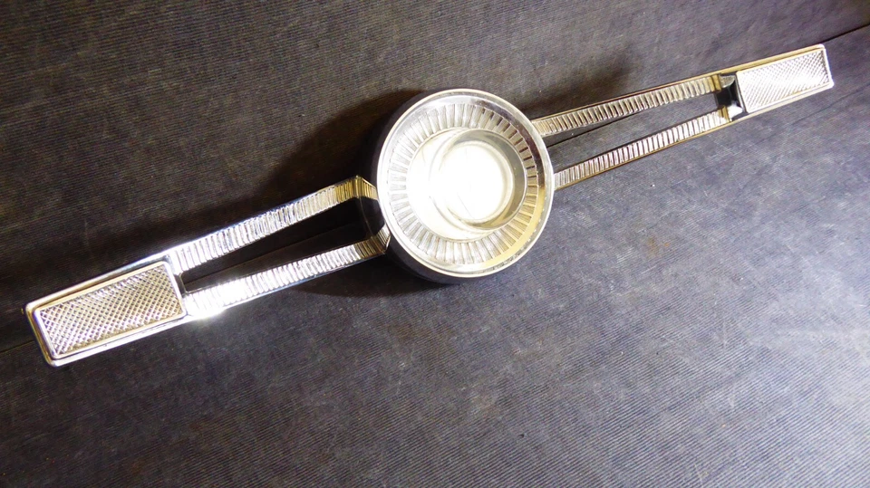 Pontiac Strato Chief Parisienne Laurentian 1961 1962 OEM barra de bocina PON134 Foto 2 de 4