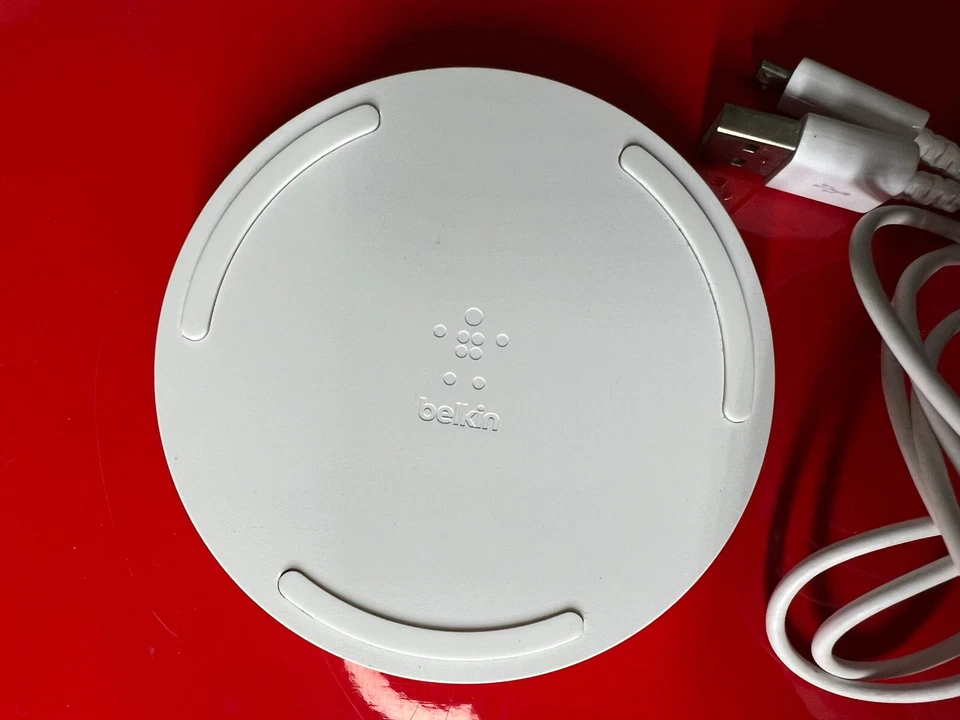 Cargador de almohadilla de carga universal inalámbrico Belkin WIA001 blanco 10W Foto 2 de 3