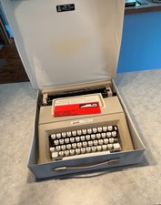 NOS Olivetti lettera 25 typewriter Olivetti In Original Case w/ Paperwork! thumbnail
