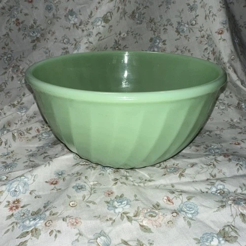 Fire King 1950s Vintage Jadeite Green 9-inch Swirl Mixing Bowl