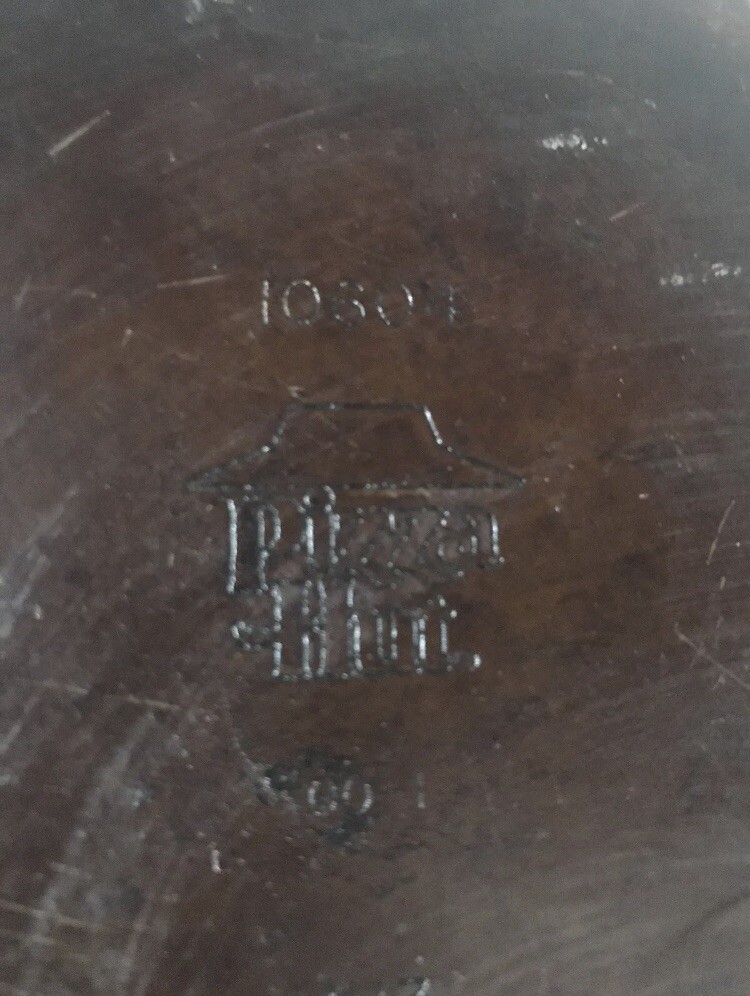 ORIGINAL Pizza Hut 6" Seasoned Personal Sized Pizza Pan!! Vame