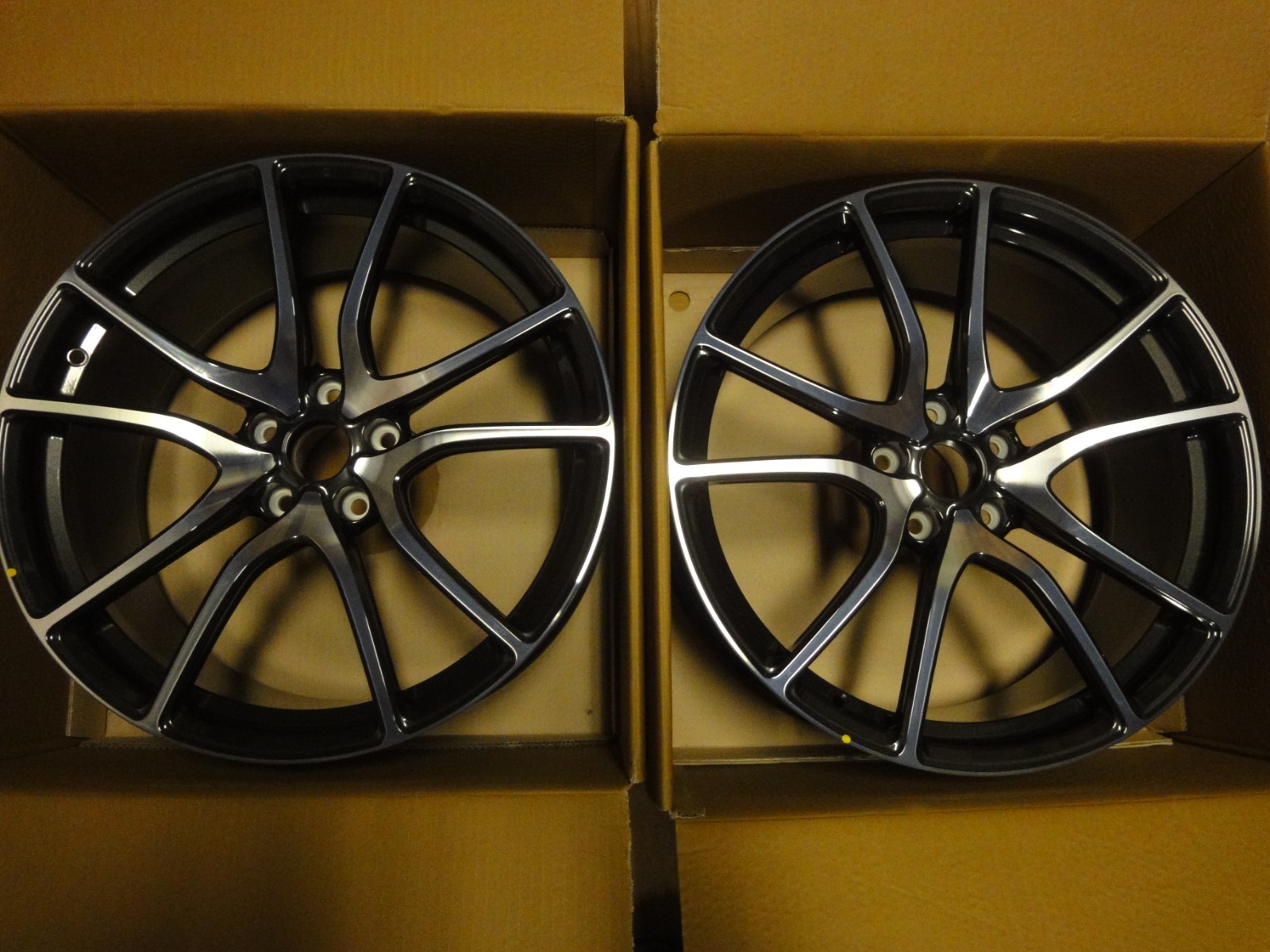 NEW McLaren 570S Premium Diamond Cut Front Wheels set of 2 NIB MINT FIT 2014 -19