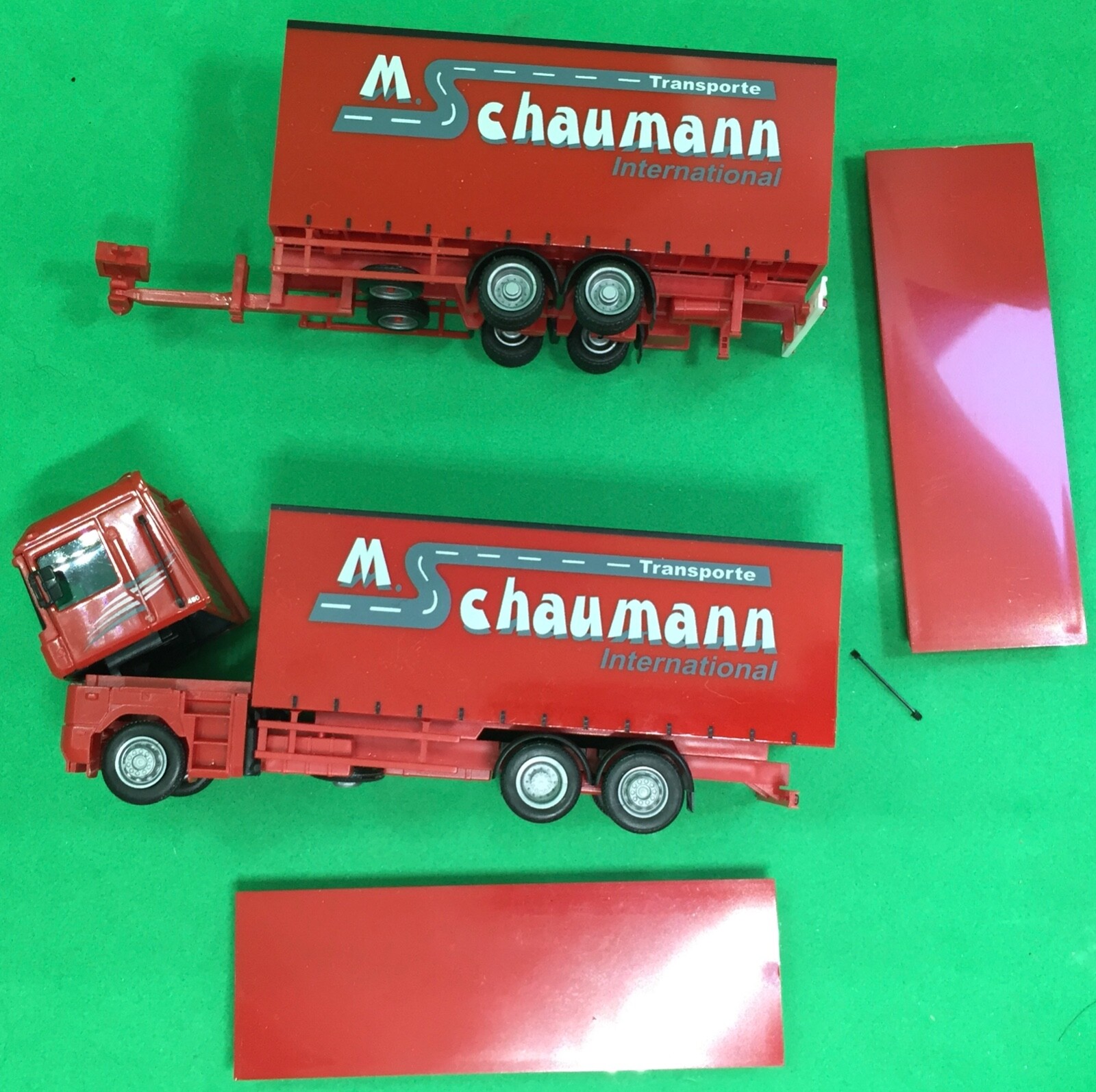 Camion semi-remorque AWM HO transport international rouge de collection