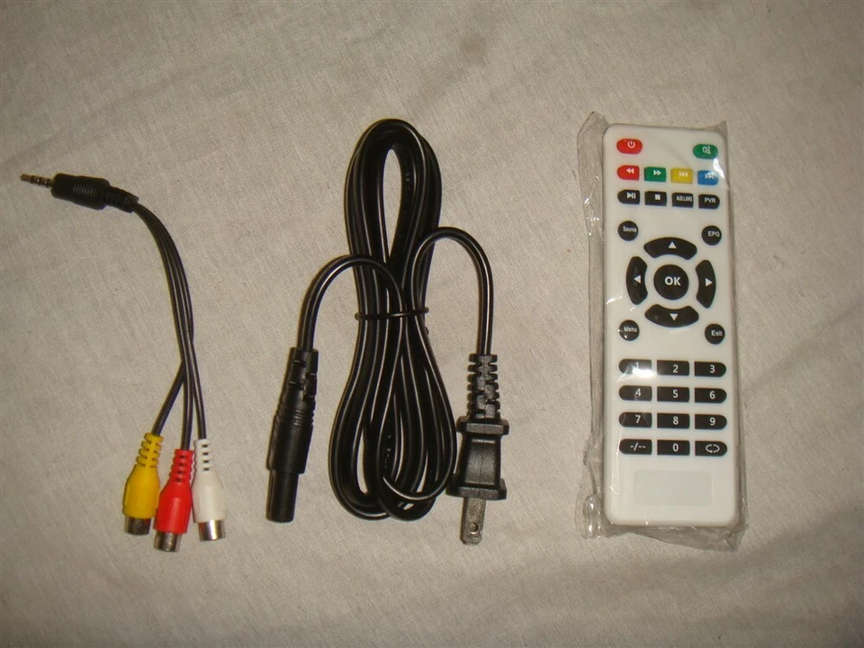 DBPOWER RD-810 LED MINI PORTABLE PROJECTOR WHITE - Image 2 of 4