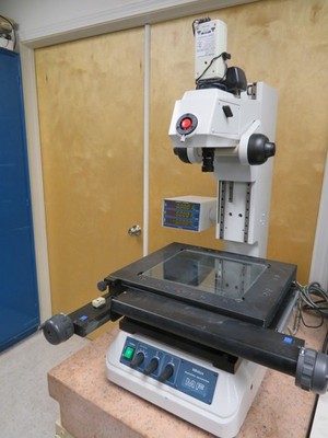 Mitutoyo MF 176-537A Toolmakers Measuring Video Microscope 3 Axis Readout
