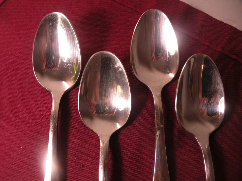 Juego de 4 cucharas soperas lugar/ovaladas Heritage Mint Ltd SAFRANO 18/10 acero inoxidable 7" Foto 2 de 4