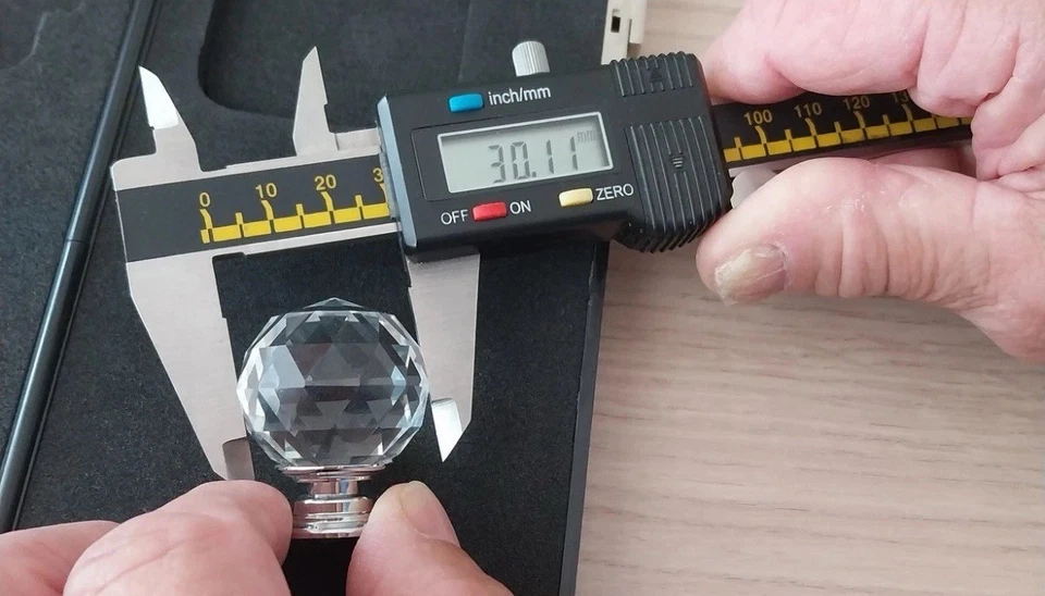 CLEAR CRYSTAL DIAMOND GLASS DOOR KNOBS CUPBOARD DRAWER FURNITURE HANDLE CABINET - Image 4 of 4