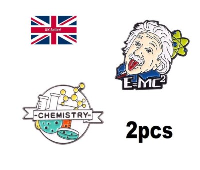 2 Stück Emaille Pin Set Einstein Chemie Wissenschaft E = mc2 Anstecker Anstecknadeln Brosche Lot
