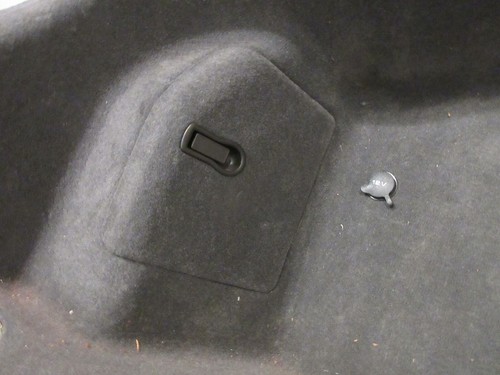 Maserati Quattroporte 05-06 - LH Trunk Side Panel Cover- Grey - P/N 981306800 - Picture 2 of 9