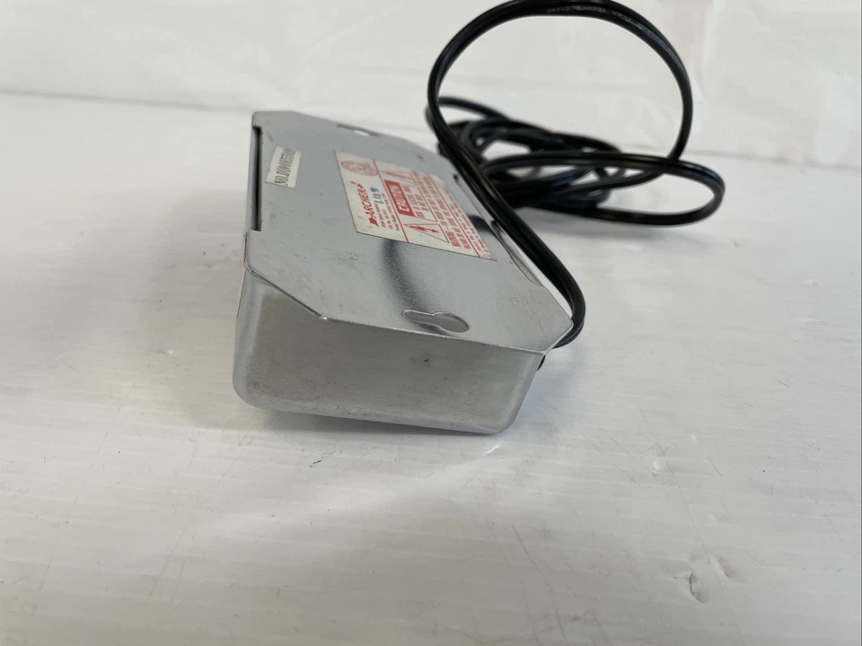 Radio Shack Archer 15-1113A UHF VHF FM 20dB Signal Amplifier 117VAC 60Hz 3.6W - Image 4 of 4