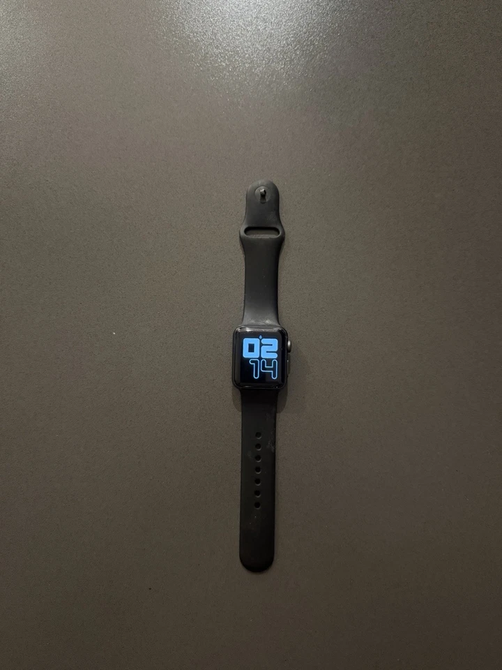 Apple Watch Series 2, photo 1 of 2