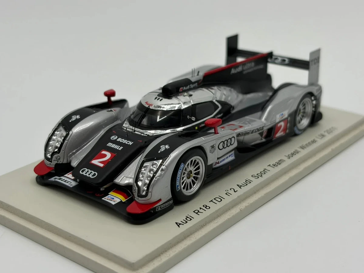 Miniature Audi R18 2011 1/43 IXO 2011 TDI No.1 24h Le Mans T.Bernard/R