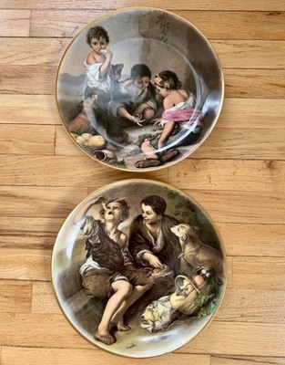 Vintage Schumann Arzberg Bavaria Porcelain Decorative Plates   Set of 2