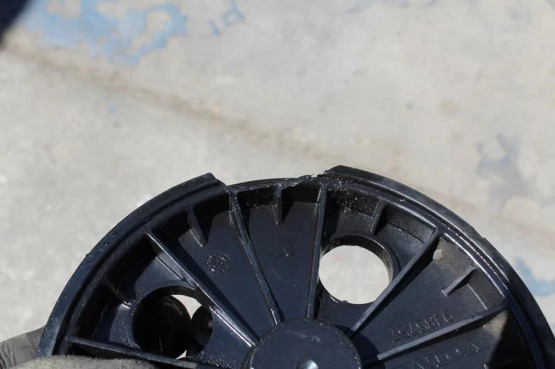 2002 VOLVO V40 POWER STEERING PUMP 8683378 (CHIPPED PULLEY) - Image 2 of 4