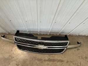 2005-2007 CHEVROLET SILVERADO FRONT BUMPER GRILLE 10397947 10397948 10397949