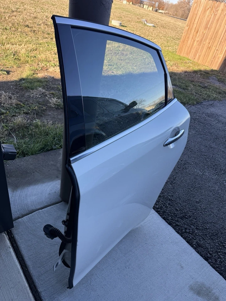 11-19 INFINITI M37 Q70 REAR LEFT DRIVER SIDE DOOR ASSEMBLY - WHITE _ QAA - Image 2 of 4