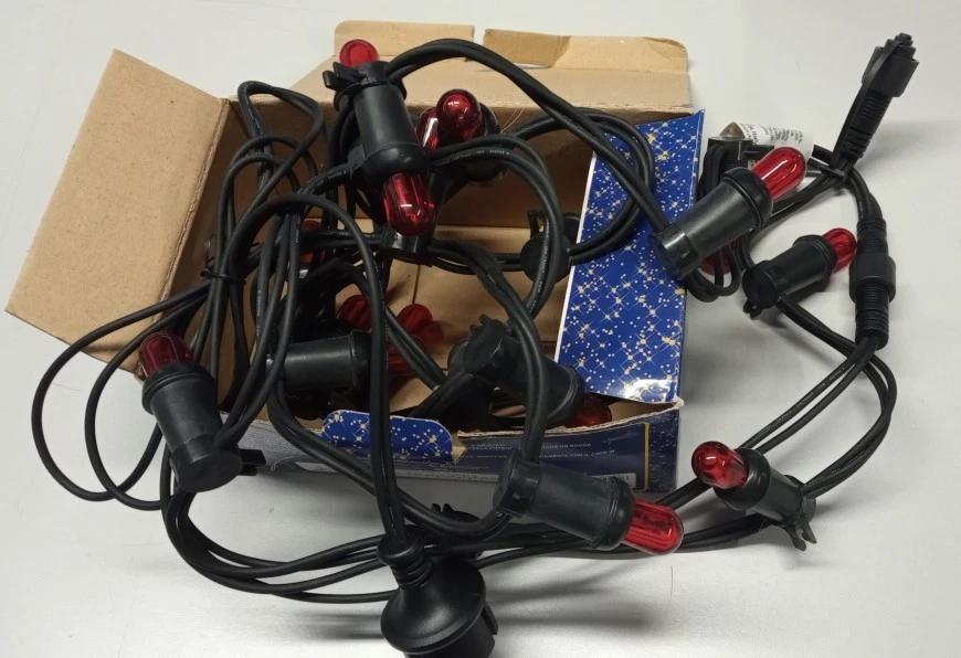 Giocoplast cordoniera luci festone 20 lampadine LED rosso prolungabile IP44 - Immagine 3 di 4