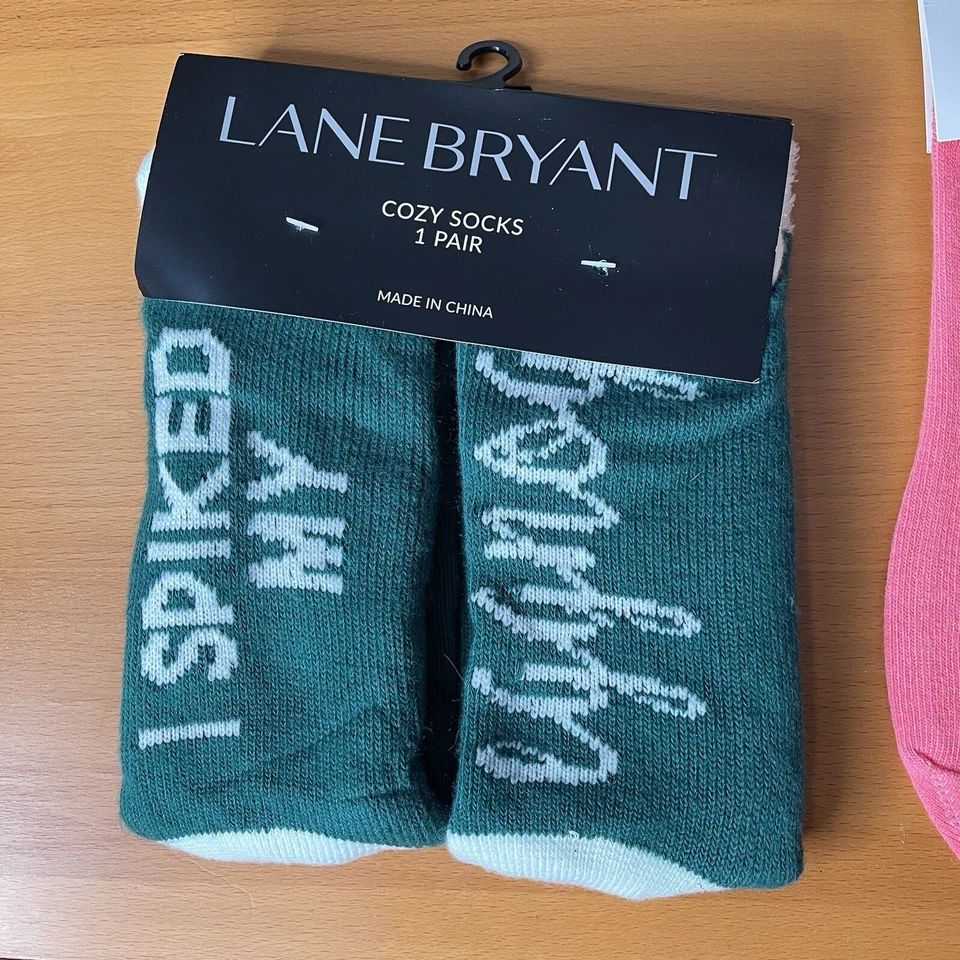 Lote de 3 Meias Aconchegantes Lane Bryant Femininas Multicoloridas Estampadas Elásticas Super Macias - Imagem 2 de 4
