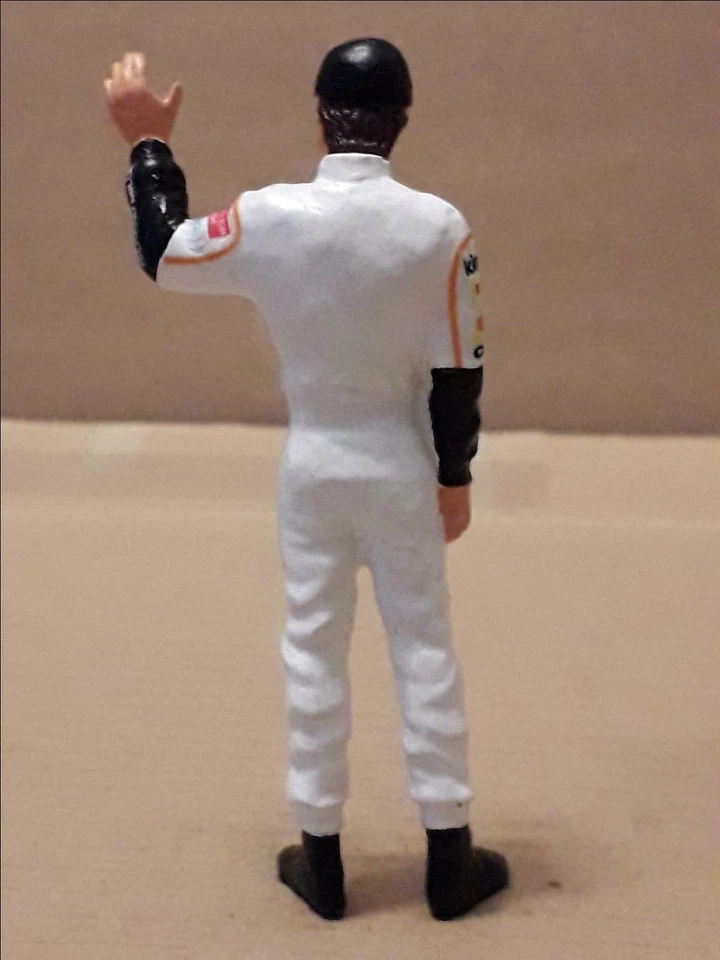 FERNANDO ALONSO 2018 McLaren MCL33 pilot Mini DRIVER FIGURE 1:18 RESINA - Immagine 3 di 4