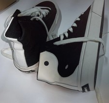 Straye Yin Yang Sneakers Black White Suede Women’s 8.5 New In Box