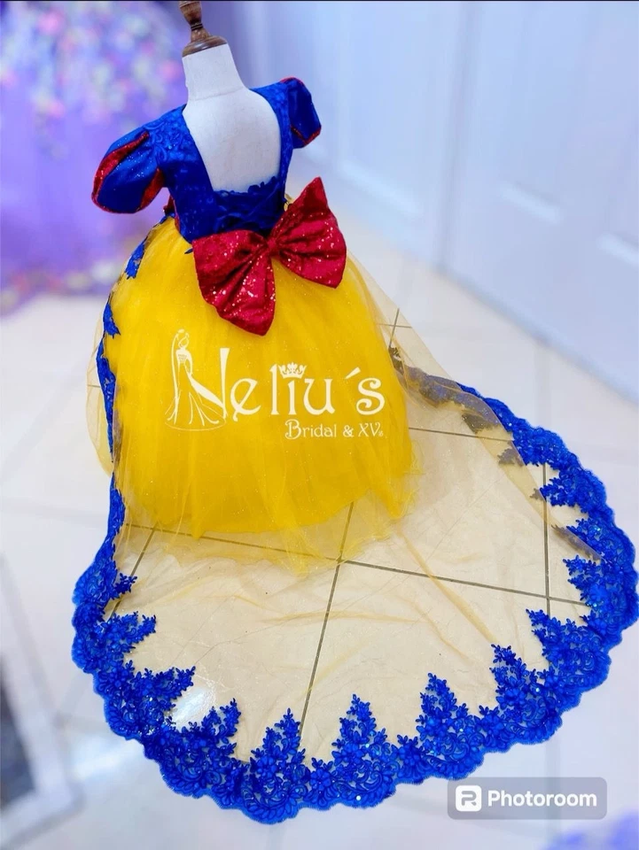 CINCOANERA PRINCESS SNOW WHITE PARTY DRESS Deluxe Girls' Costume - Size 4 - Image 2 of 4