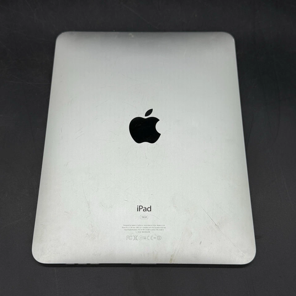 Apple iPad 1 Model: A1219 16GB Tablet Silver Wifi Restore Untested Free Postage - Image 4 of 4