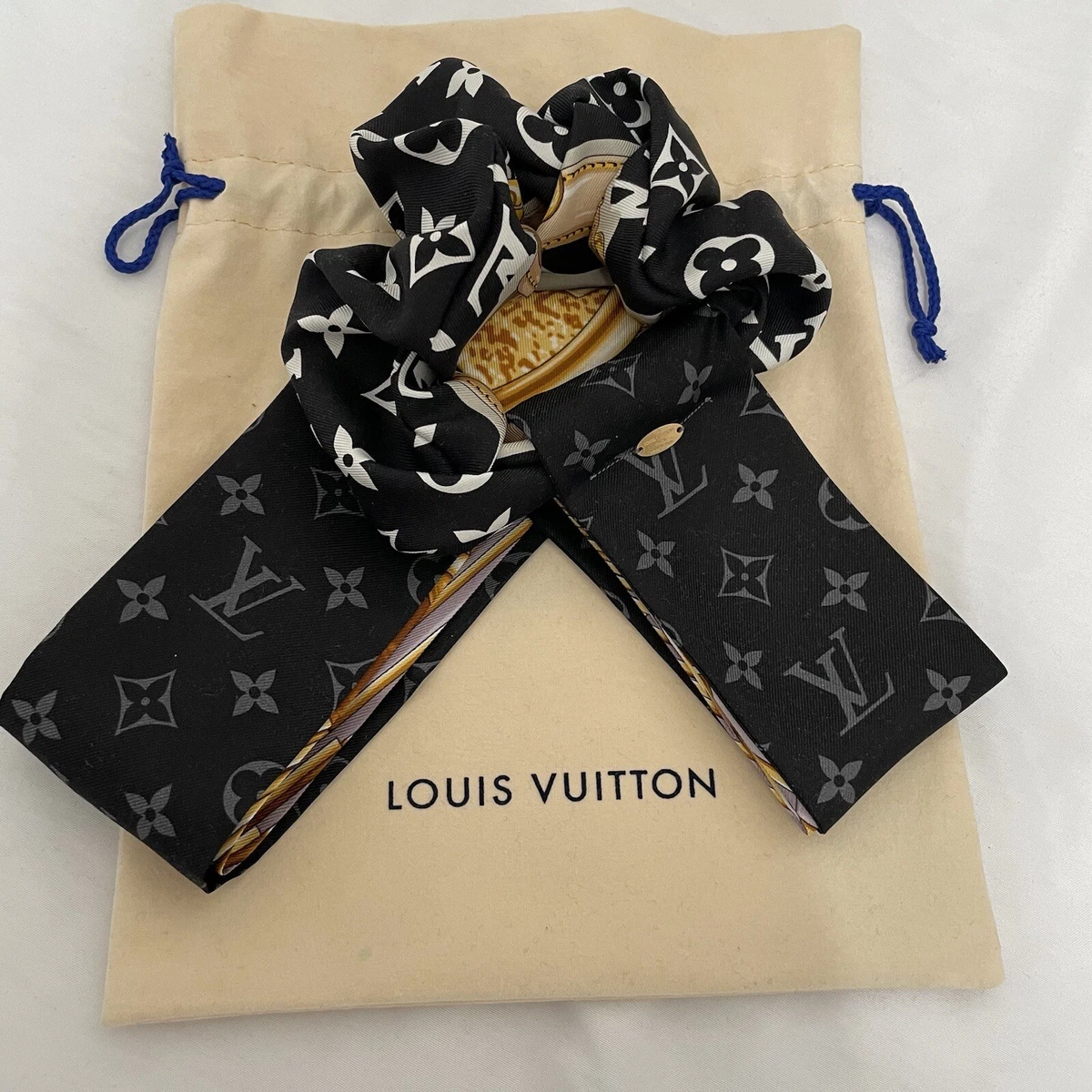 louis vuitton silk scarf how to wear