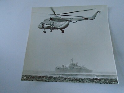 DDR  NAVY  PENNANT 833  type ? name  ?  with helo serial 986  type ? on exercise
