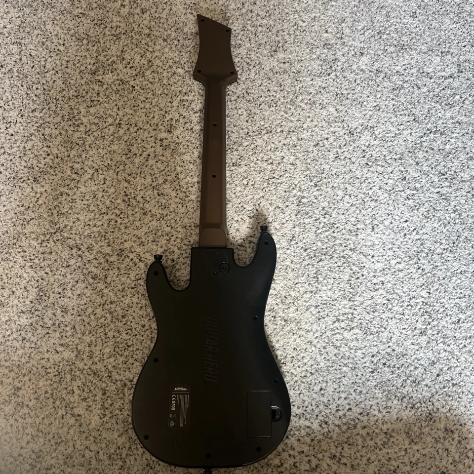 Guitar Hero Live Guitar (NO DONGLE) for PS3, PS4, Xbox 360, Xbox One, Wii U, iOS - Image 2 of 3