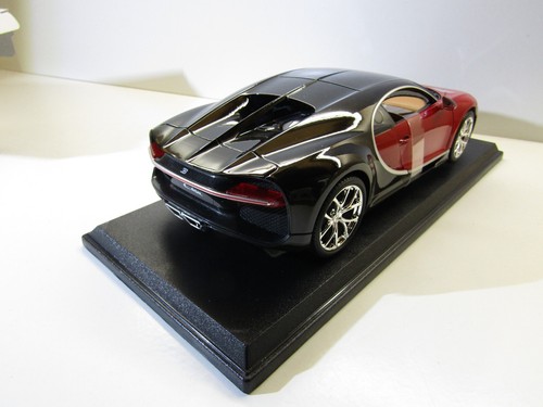 Maisto Diecast 1:18 Scale Model Bugatti Chiron Red/Black - Picture 11 of 14