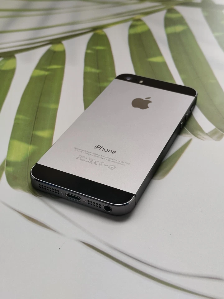 New condition Apple iphone 5s 16/32/64GB Fully UNLOCKED Multiple colors GOOD - Image 3 of 4