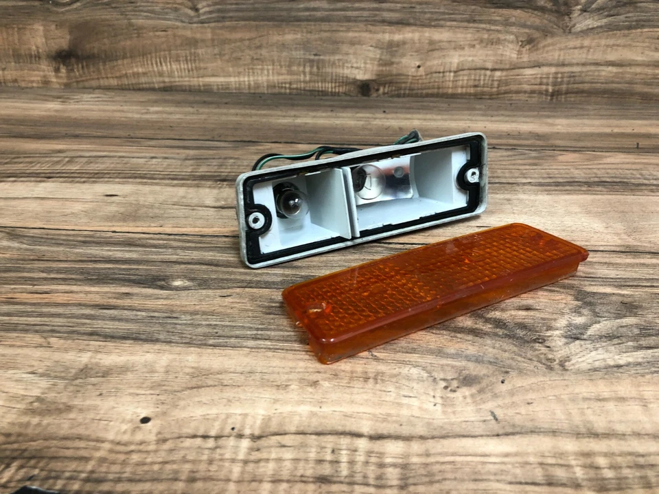 DATSUN 200SX OEM FRONT DRIVER SIDE BUMPER REFLECTOR LIGHT 80-83 - Image 3 of 4