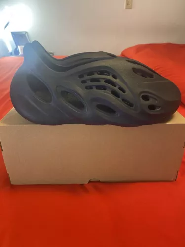 Größe 9 - Adidas Yeezy Foam RNNR mineralblau
