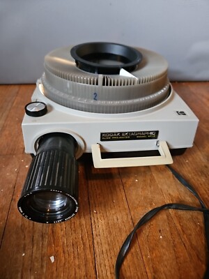 Kodak Ektagraphic Model AF-2 Slide Projector, Light + Fan Turn On But No project
