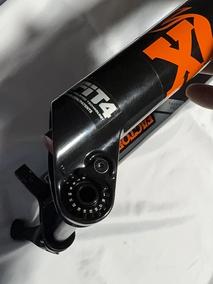 Horquilla cónica FOX 34 Float Factory FIT4 29"" 130mm Kashima Boost 44mm offset. Foto 4 de 4