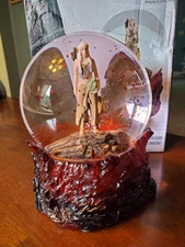 HBO Enesco Game Of Thrones Mother Of Dragons Water Globe Daenerys Targaryen