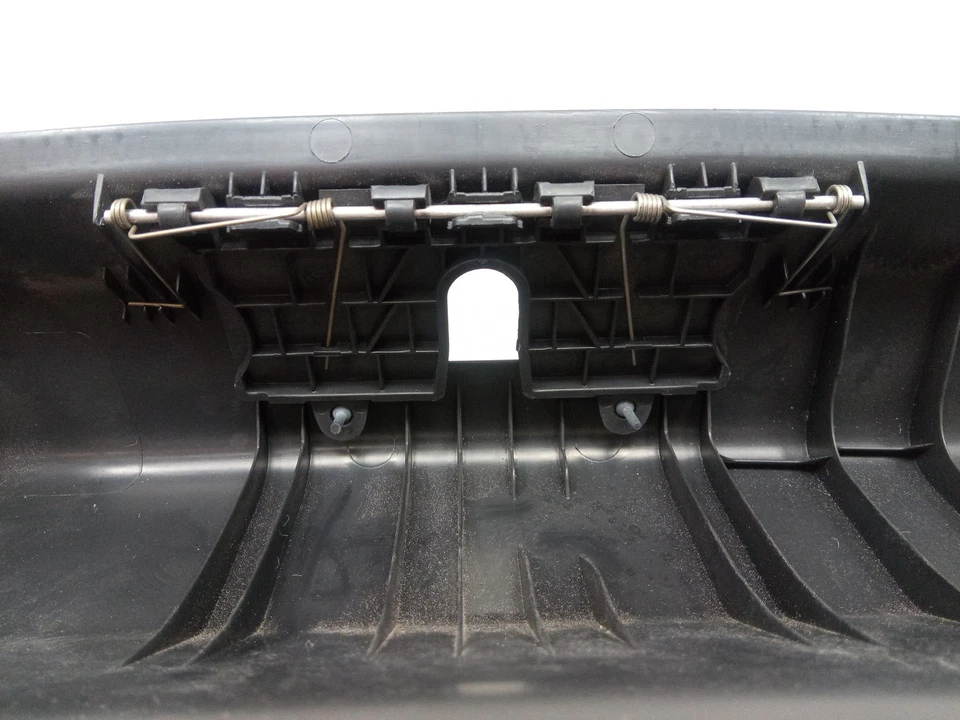 Volkswagen Golf GTI 2015-2021 maletero inferior trasero panel rasguño umbral panel cubierta OEM Foto 3 de 3